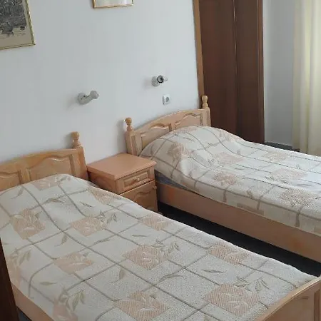 семеен ирина Hotel Łozenec