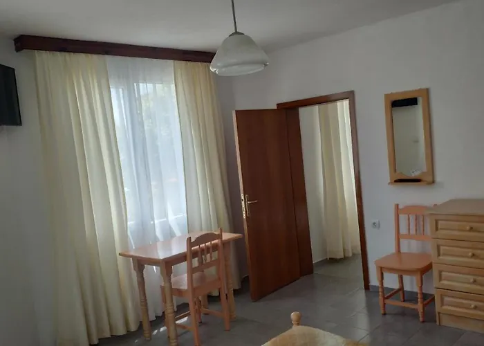 семеен ирина 호텔 로제넷츠