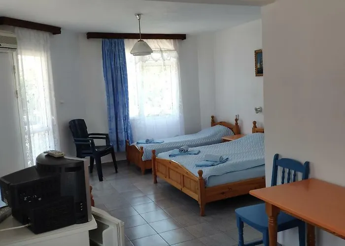 호텔 семеен ирина 2*